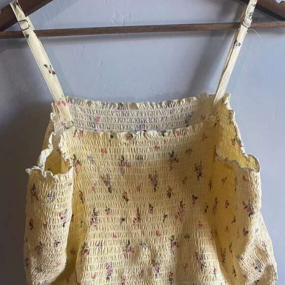 Forever 21 - Smocked Crop Top like Kendal Jenners - Picture 4 of 9